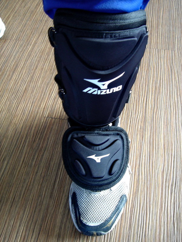 mizuno leg guards